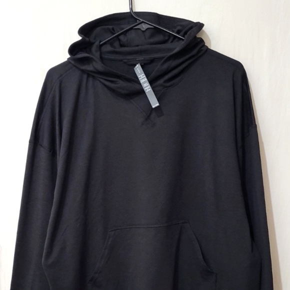 Unworn Vuori Women's Sweatshirt Halo Modern Pullover Hoodie in Black - Picture 5 of 11